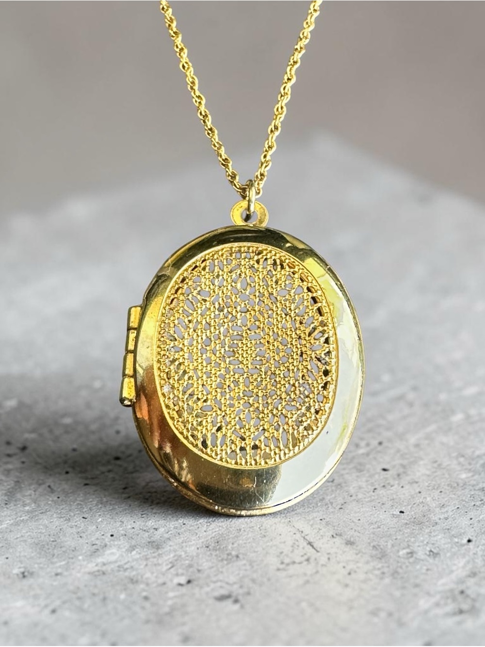 Vintage 14K Gold Filled Chain 18" with Gold Plated Filigree Oval Locket Pendant